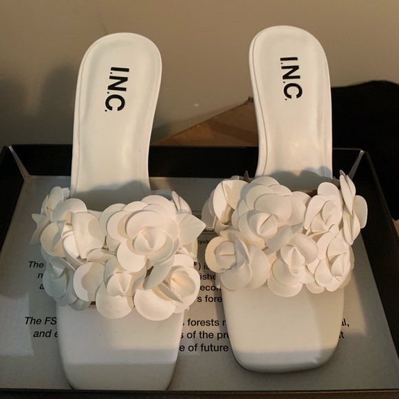 Flower Heels - Picture 3 of 4